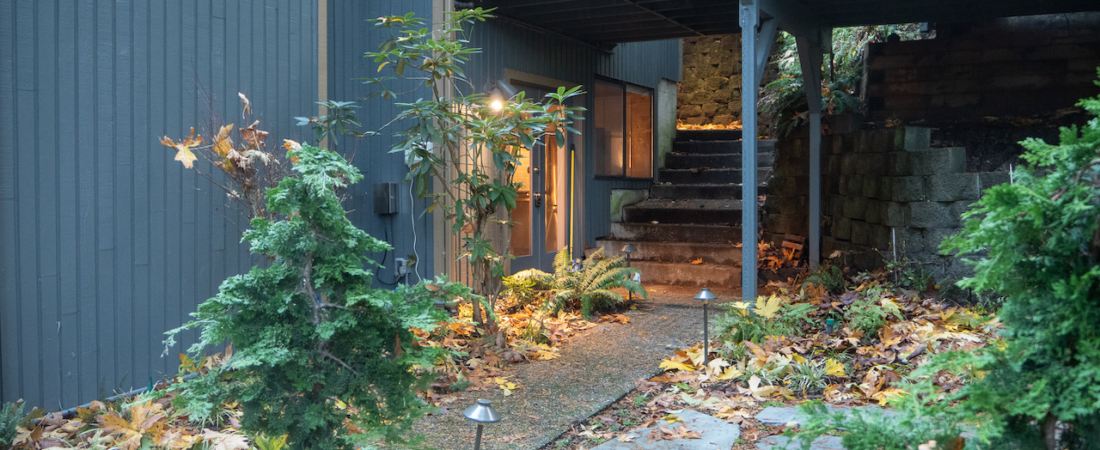 Mercer-Island-AirBnB-Entry-Exterior-1100x450.png