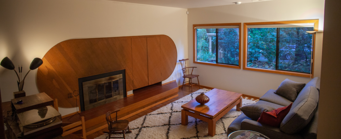 Mercer-Island-AirBnB-Living-fireplace-1100x450.png
